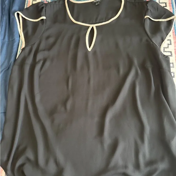 Torrid - Geogette Tulip Sleeve Blouse - Picture 3 of 5